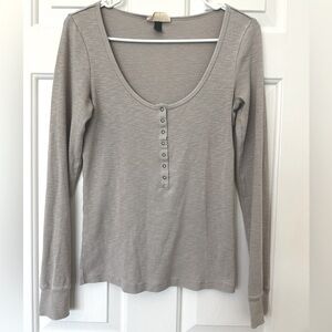 Universal Thread Light Gray Scoop Neck Henley - Size Small